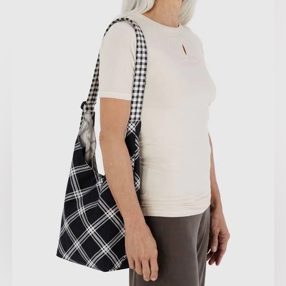 BAGGU Handbags - BAGGU Nylon sling bag in plaid